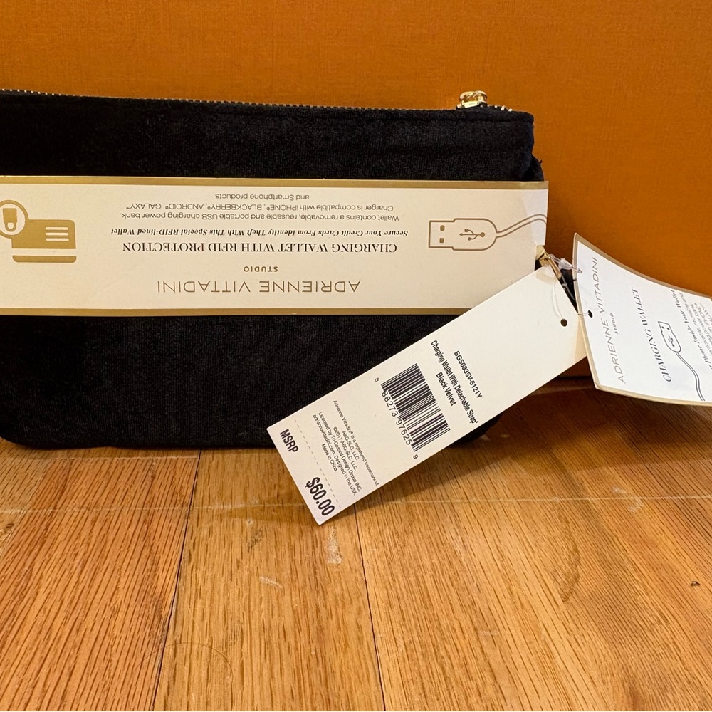 Adrienne Vittadini Black Charging Wristlet